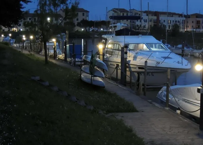 فندق Aqa Palace 4*