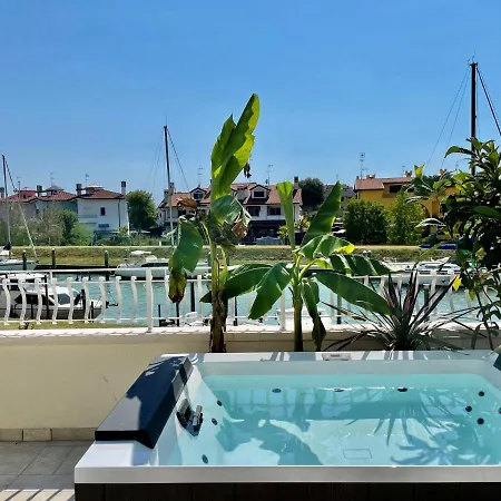 Hotel Aqa Palace