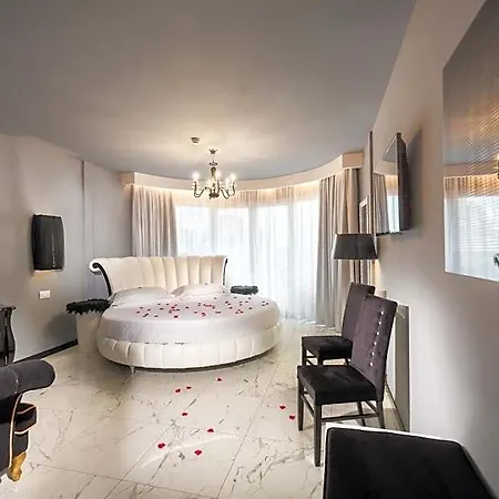 Hotel Aqa Palace