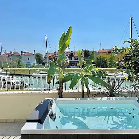 Aqa Palace 호텔 4*