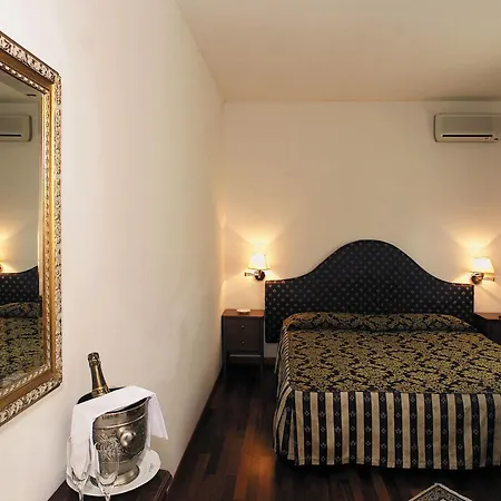 Hotel Aqa Palace