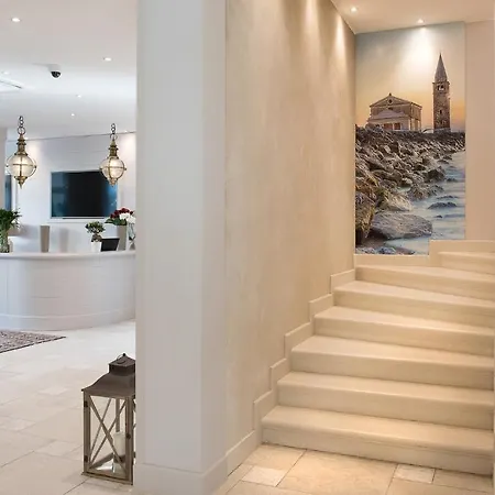 Aqa Palace 4*